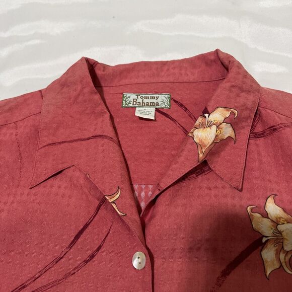 2 Tommy Bahama 100% SILK Sleeveless Hawaiian Shirt Floral Tropical Button S - Picture 6 of 16